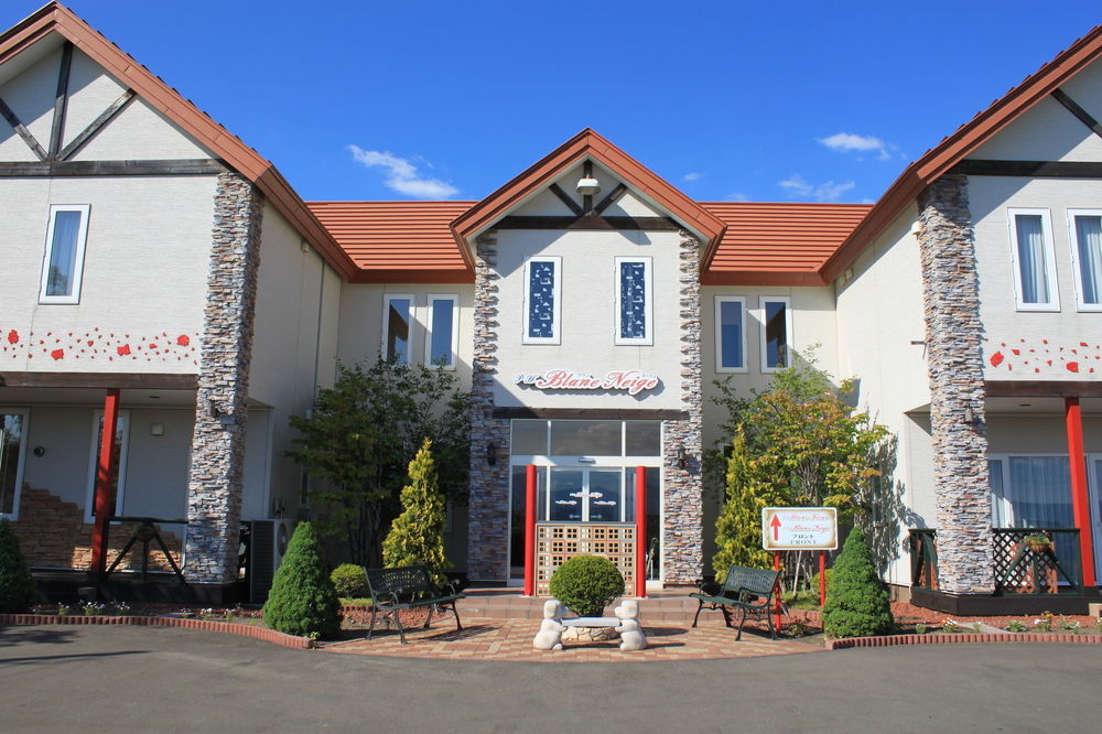 Petit Hotel Blaneneige Nakafurano Екстериор снимка